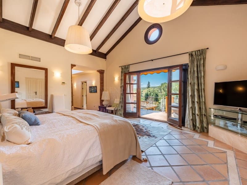 4 soverom Villa til salgs i El Paraiso med svømmebasseng - € 2 500 000 (Ref: 8847903)