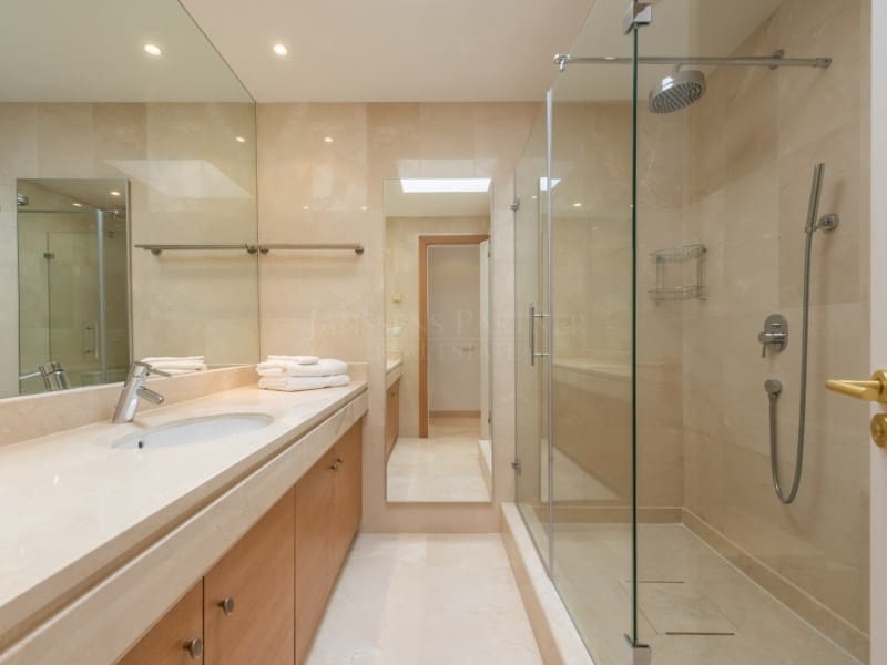 2 soveværelse Penthouse til salg i New Golden Mile med swimmingpool - € 996.000 (Ref: 8849832)