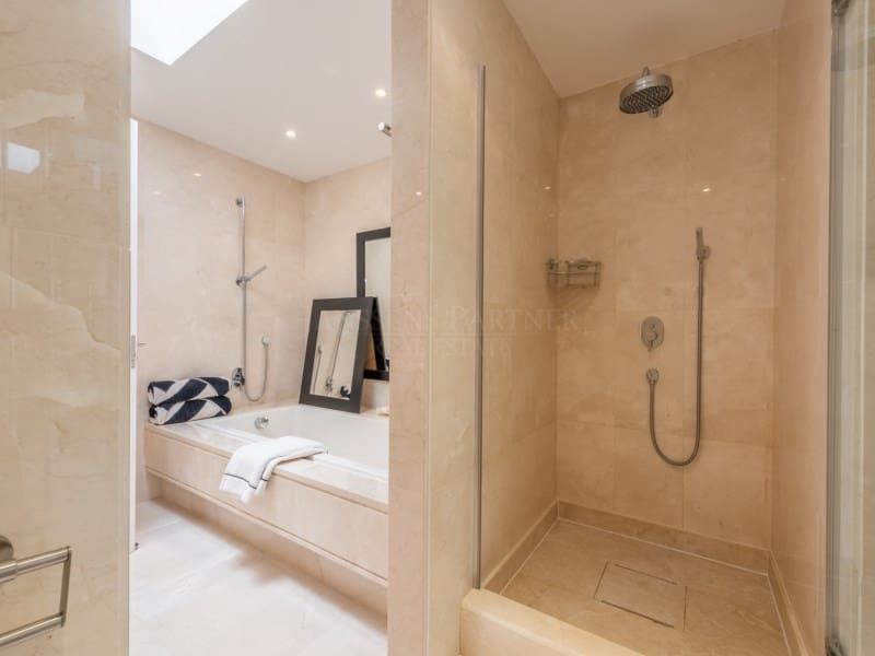 2 soveværelse Penthouse til salg i New Golden Mile med swimmingpool - € 996.000 (Ref: 8849832)