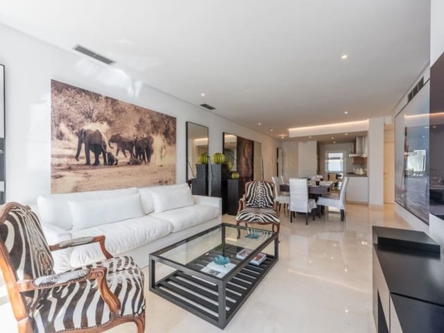 2 soveværelse Penthouse til salg i Zona de Punta Plata, Estepona med swimmingpool - € 996.000 (Ref: 8849832)