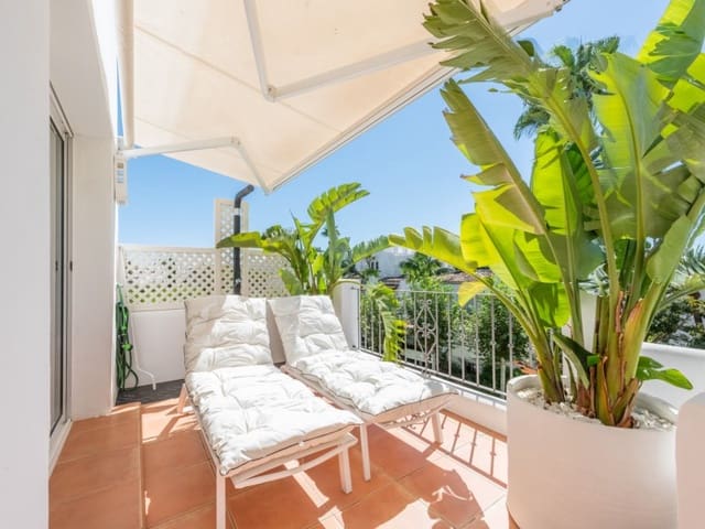 2 soveværelse Penthouse til salg i Zona de Punta Plata, Estepona med swimmingpool - € 996.000 (Ref: 8849832)