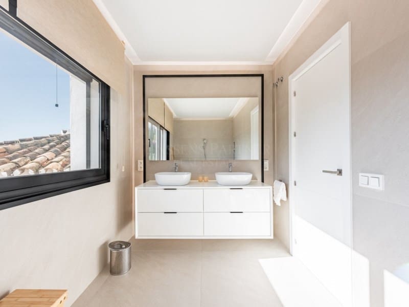 4 soveværelse Villa til salg i San Pedro de Alcantara med swimmingpool - € 2.395.000 (Ref: 8857690)