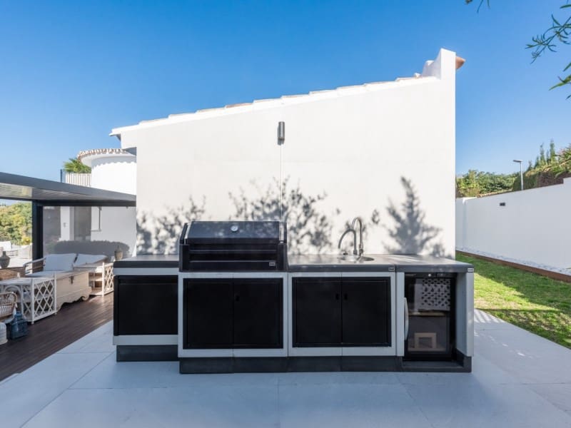 4 soveværelse Villa til salg i San Pedro de Alcantara med swimmingpool - € 2.395.000 (Ref: 8857690)