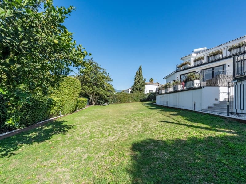 4 soveværelse Villa til salg i San Pedro de Alcantara med swimmingpool - € 2.395.000 (Ref: 8857690)