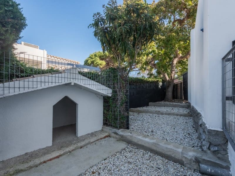 4 soveværelse Villa til salg i San Pedro de Alcantara med swimmingpool - € 2.395.000 (Ref: 8857690)