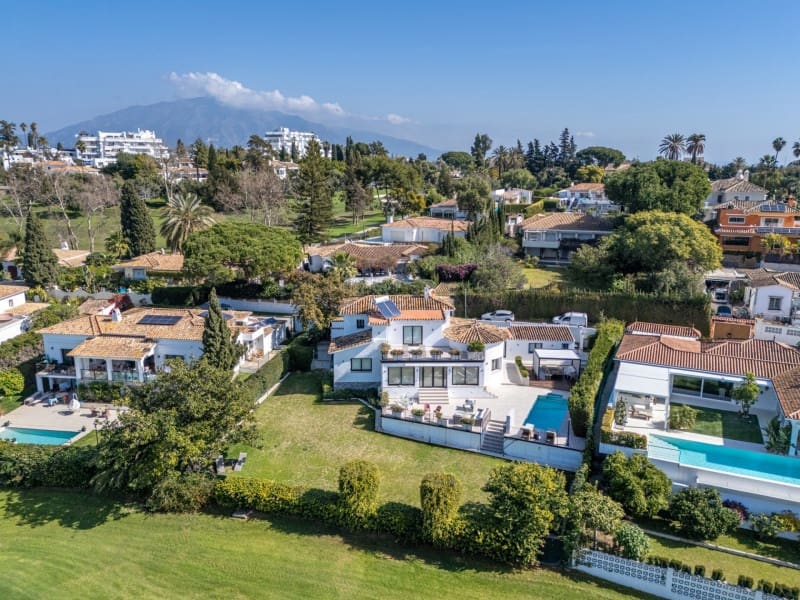 4 soveværelse Villa til salg i San Pedro de Alcantara med swimmingpool - € 2.395.000 (Ref: 8857690)