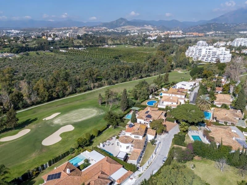 4 soveværelse Villa til salg i San Pedro de Alcantara med swimmingpool - € 2.395.000 (Ref: 8857690)