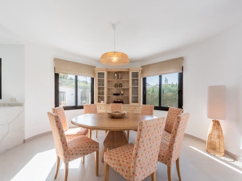 4 soveværelse Villa til salg i San Pedro de Alcantara med swimmingpool - € 2.395.000 (Ref: 8857690)