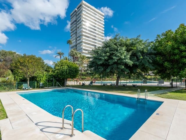 2 soveværelse Lejlighed til salg i Río Real, Marbella med swimmingpool - € 645.000 (Ref: 8857692)