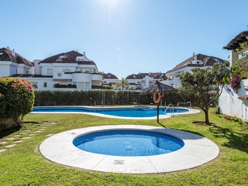 2 soverom Leilighet til salgs i Golden Mile med svømmebasseng - € 690 000 (Ref: 8857694)