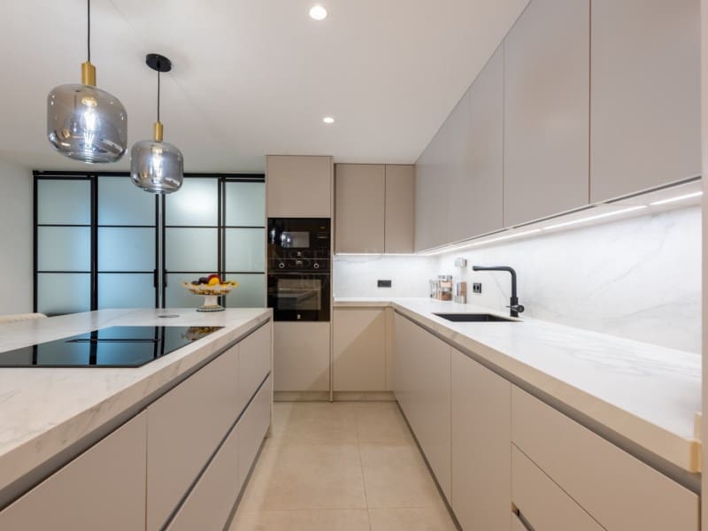 3 soveværelse Lejlighed til salg i Golden Mile med swimmingpool - € 1.595.000 (Ref: 8857697)