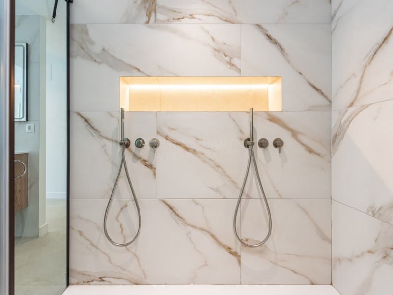 3 soveværelse Lejlighed til salg i Golden Mile med swimmingpool - € 1.595.000 (Ref: 8857697)