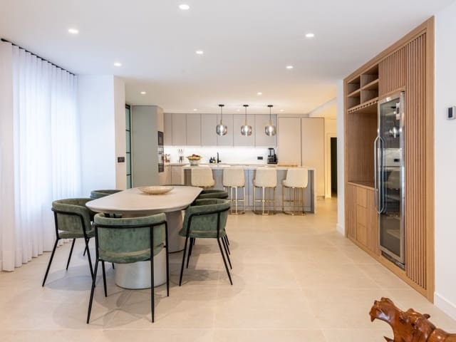 3 makuuhuone Huoneisto myytävänä paikassa Lomas De Marbella, Marbella mukana uima-altaan - 1 595 000 € (Ref: 8857697)