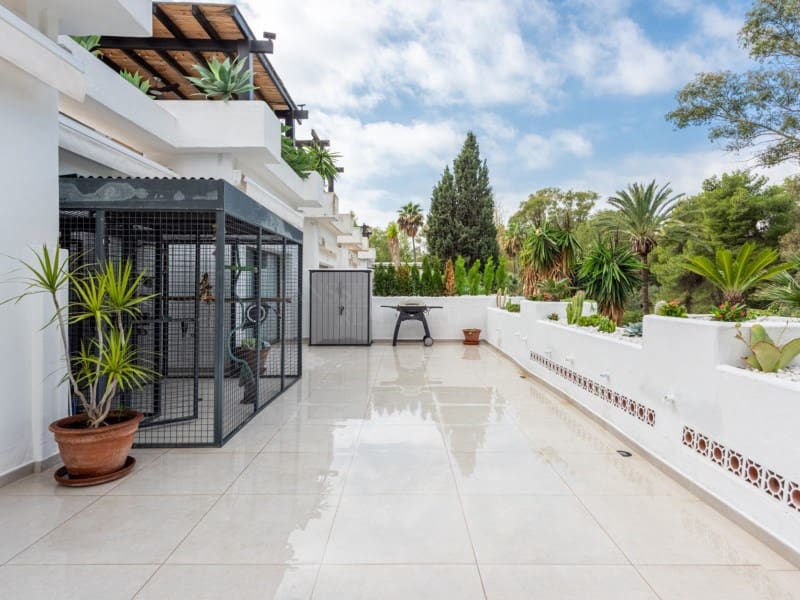 3 soveværelse Lejlighed til salg i Golden Mile med swimmingpool - € 1.595.000 (Ref: 8857697)