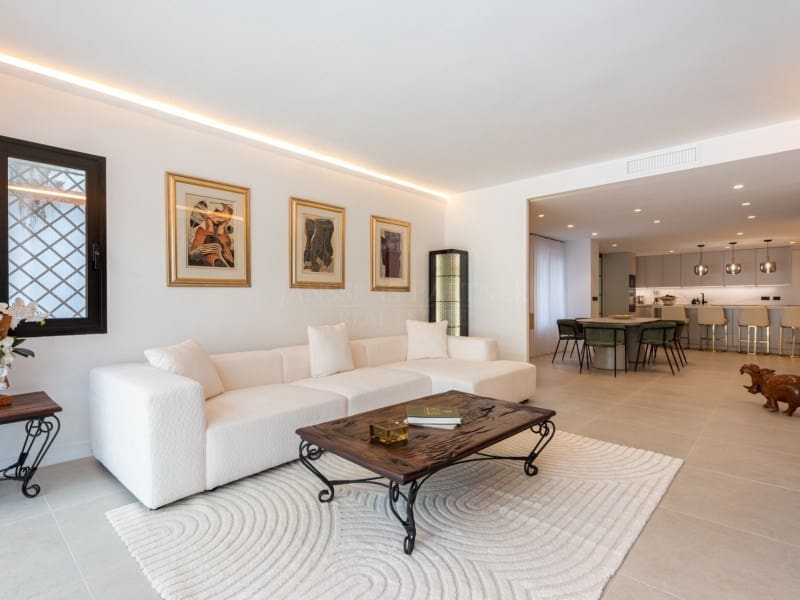 Apartamento de 3 habitaciones en Marbella en venta con piscina - 1.325.000 € (Ref: 8857697)