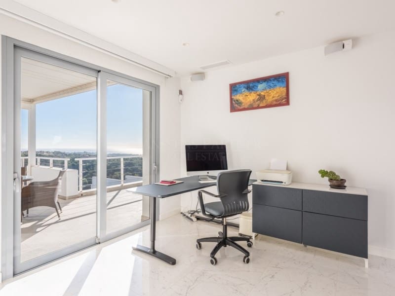 4 soveværelse Villa til salg i Nueva Andalucia med swimmingpool - € 3.350.000 (Ref: 8857698)