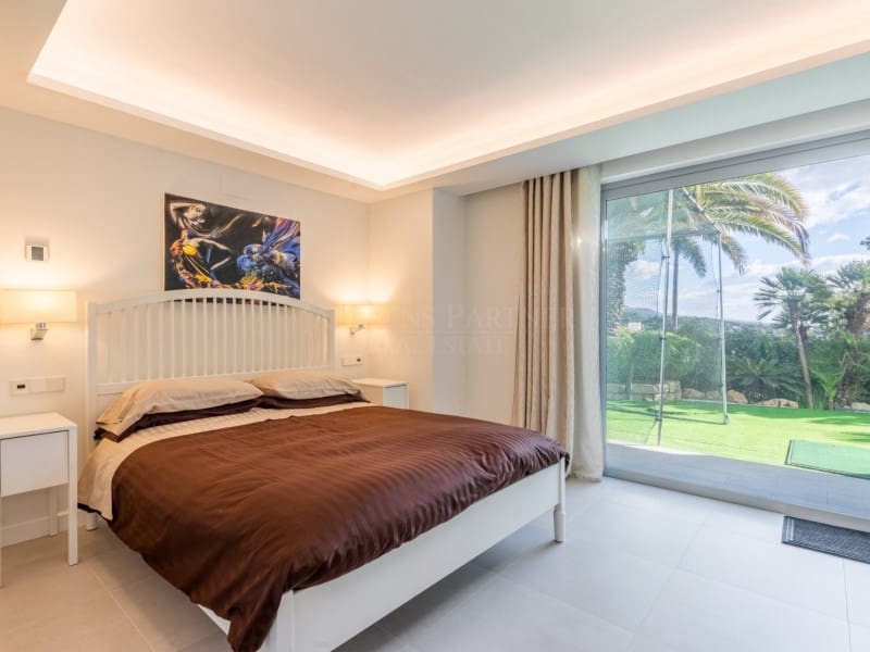 4 soveværelse Villa til salg i Nueva Andalucia med swimmingpool - € 3.350.000 (Ref: 8857698)