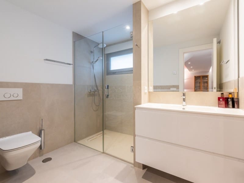 4 soveværelse Villa til salg i Nueva Andalucia med swimmingpool - € 3.350.000 (Ref: 8857698)