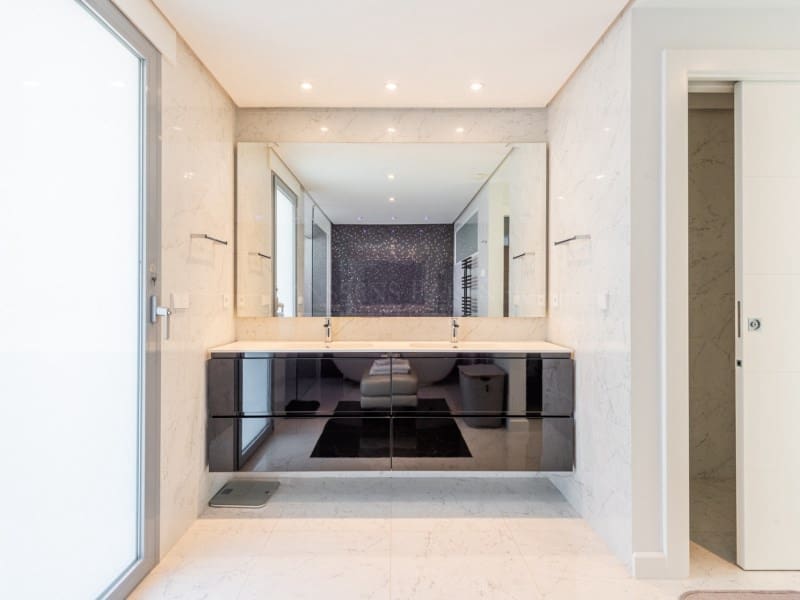 4 soveværelse Villa til salg i Nueva Andalucia med swimmingpool - € 3.350.000 (Ref: 8857698)