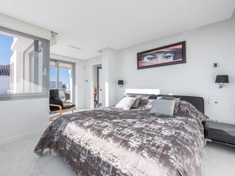 4 soveværelse Villa til salg i Nueva Andalucia med swimmingpool - € 3.350.000 (Ref: 8857698)