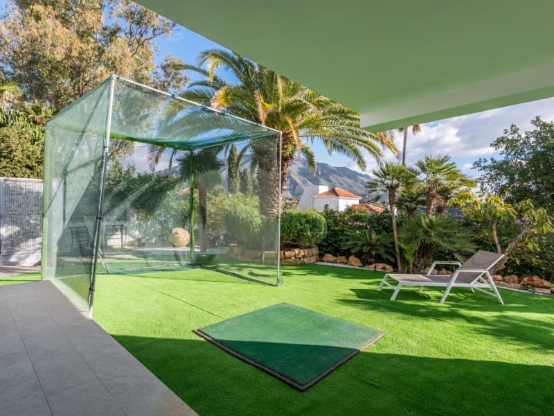 4 soveværelse Villa til salg i Nueva Andalucia med swimmingpool - € 3.350.000 (Ref: 8857698)