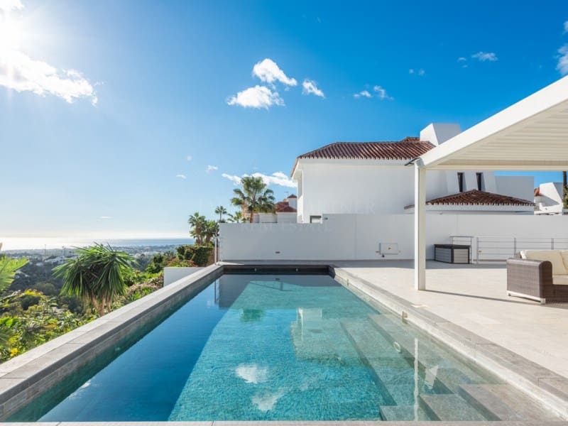 4 soveværelse Villa til salg i Nueva Andalucia med swimmingpool - € 3.350.000 (Ref: 8857698)