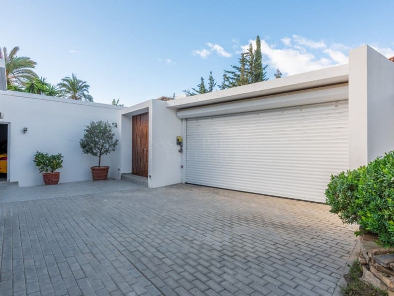 4 soveværelse Villa til salg i Nueva Andalucia med swimmingpool - € 3.350.000 (Ref: 8857698)