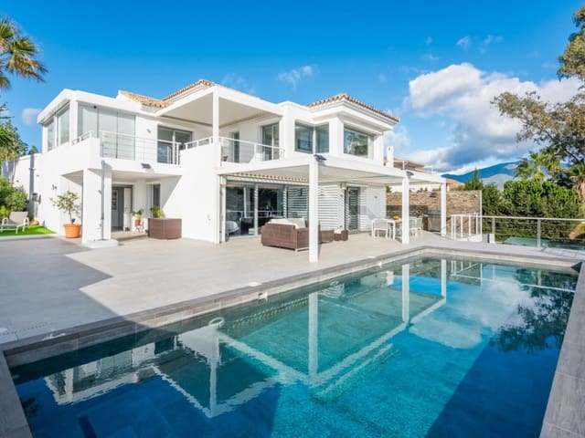 Chalet de 4 habitaciones en Nueva Andalucía Centro, Marbella en venta con piscina - 3.350.000 € (Ref: 8857698)
