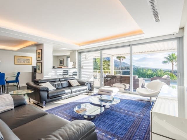 Chalet de 4 habitaciones en Nueva Andalucía Centro, Marbella en venta con piscina - 3.350.000 € (Ref: 8857698)