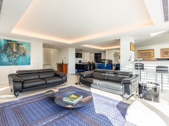 Chalet de 4 habitaciones en Nueva Andalucía Centro, Marbella en venta con piscina - 3.350.000 € (Ref: 8857698)