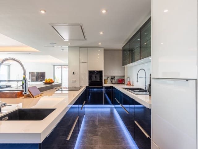 Chalet de 4 habitaciones en Nueva Andalucía Centro, Marbella en venta con piscina - 3.350.000 € (Ref: 8857698)