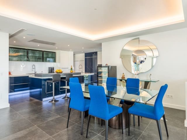 Chalet de 4 habitaciones en Nueva Andalucía Centro, Marbella en venta con piscina - 3.350.000 € (Ref: 8857698)