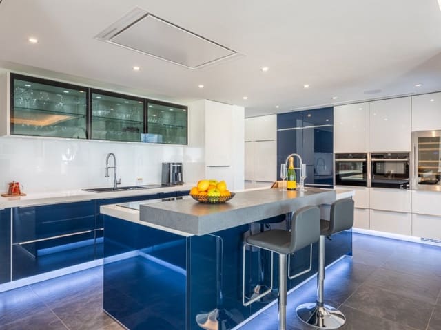 Chalet de 4 habitaciones en Nueva Andalucía Centro, Marbella en venta con piscina - 3.350.000 € (Ref: 8857698)