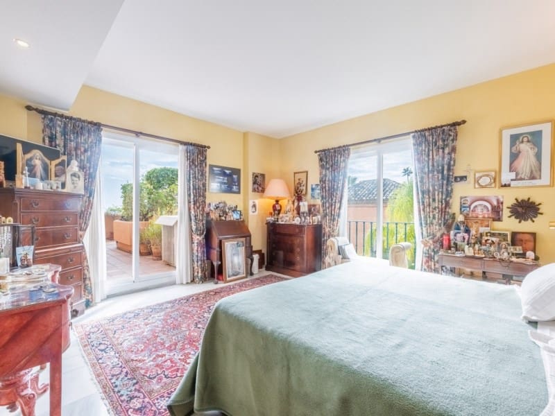 3 makuuhuone Huoneisto myytävänä paikassa Nueva Andalucia mukana uima-altaan - 1 950 000 € (Ref: 8857700)