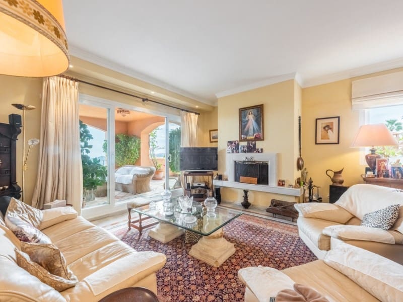 3 makuuhuone Huoneisto myytävänä paikassa Nueva Andalucia mukana uima-altaan - 1 950 000 € (Ref: 8857700)