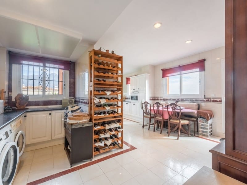 3 makuuhuone Huoneisto myytävänä paikassa Nueva Andalucia mukana uima-altaan - 1 950 000 € (Ref: 8857700)