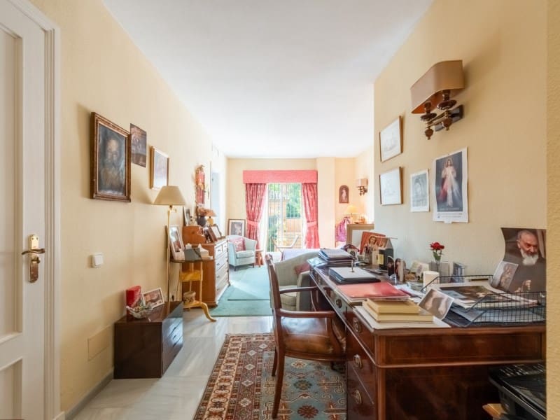 3 makuuhuone Huoneisto myytävänä paikassa Nueva Andalucia mukana uima-altaan - 1 950 000 € (Ref: 8857700)