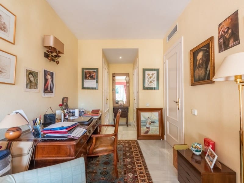 3 makuuhuone Huoneisto myytävänä paikassa Nueva Andalucia mukana uima-altaan - 1 950 000 € (Ref: 8857700)