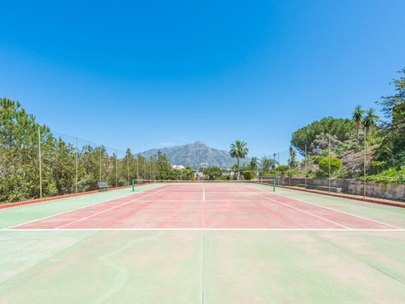 3 makuuhuone Huoneisto myytävänä paikassa Nueva Andalucia mukana uima-altaan - 1 950 000 € (Ref: 8857700)