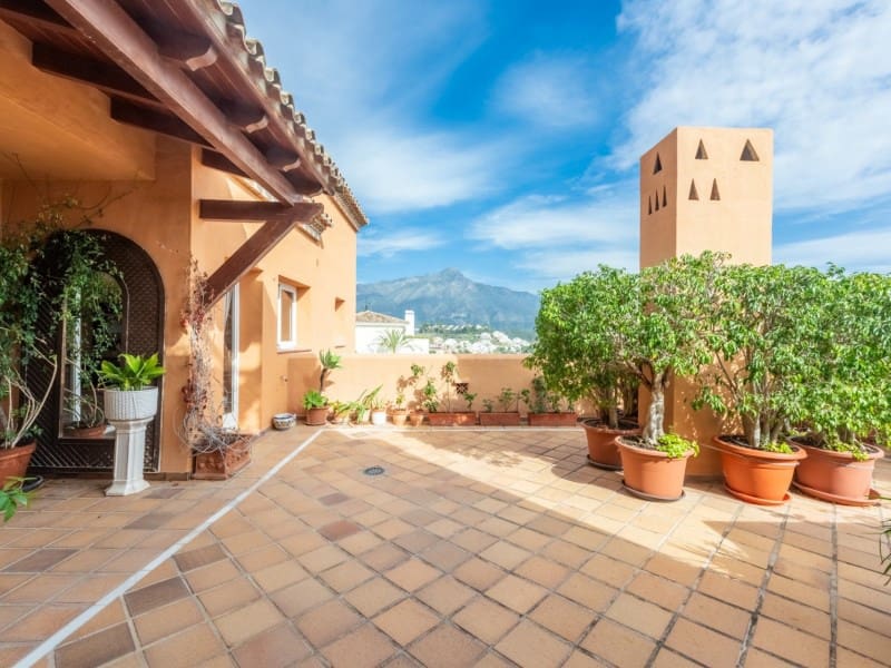 3 makuuhuone Huoneisto myytävänä paikassa Nueva Andalucia mukana uima-altaan - 1 950 000 € (Ref: 8857700)