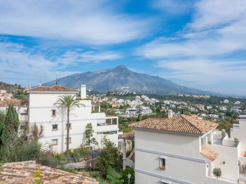 3 makuuhuone Huoneisto myytävänä paikassa Nueva Andalucia mukana uima-altaan - 1 950 000 € (Ref: 8857700)