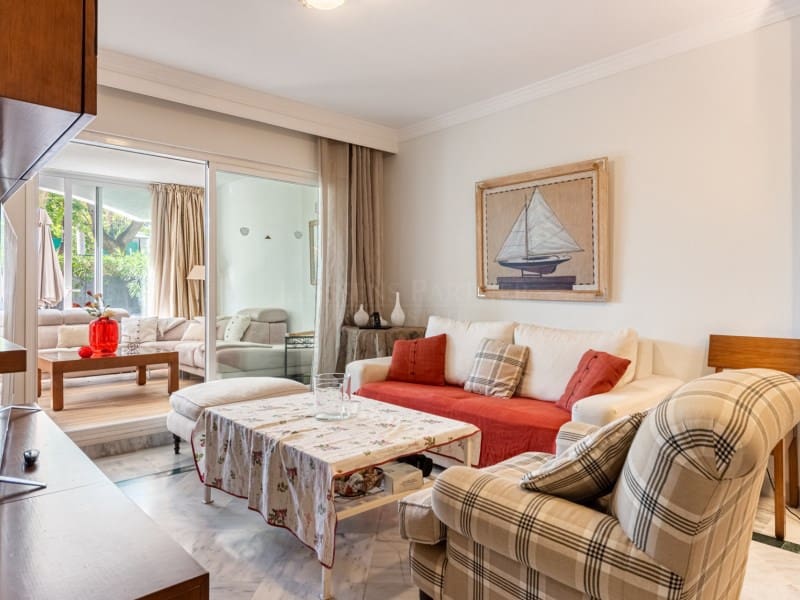 2 soverom Leilighet til salgs i Nueva Andalucia med svømmebasseng - € 450 000 (Ref: 8867102)