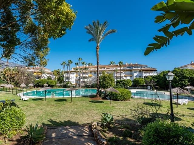 2 bedroom Apartment for sale in La Dama de Noche - La Alzambra, Marbella with pool - € 450,000 (Ref: 8867102)