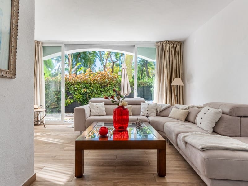 2 soverom Leilighet til salgs i Nueva Andalucia med svømmebasseng - € 450 000 (Ref: 8867102)