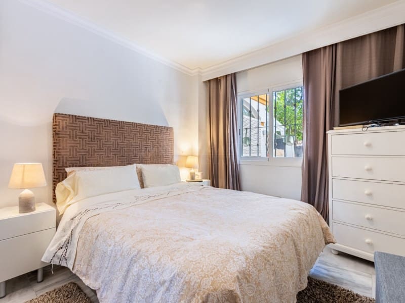 2 soverom Leilighet til salgs i Nueva Andalucia med svømmebasseng - € 450 000 (Ref: 8867102)