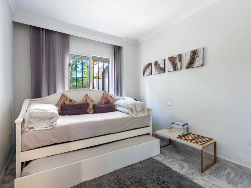 2 soverom Leilighet til salgs i Nueva Andalucia med svømmebasseng - € 450 000 (Ref: 8867102)