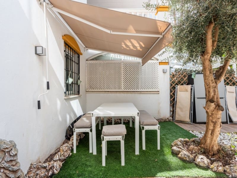 2 soverom Leilighet til salgs i Nueva Andalucia med svømmebasseng - € 450 000 (Ref: 8867102)