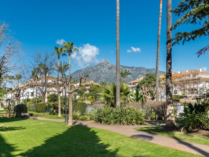 2 soverom Leilighet til salgs i Nueva Andalucia med svømmebasseng - € 450 000 (Ref: 8867102)