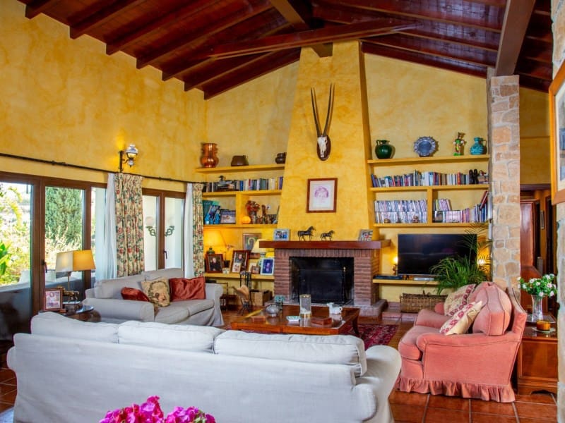 6 bedroom Villa for sale in Mijas Costa with pool - € 2,450,000 (Ref: 8867103)