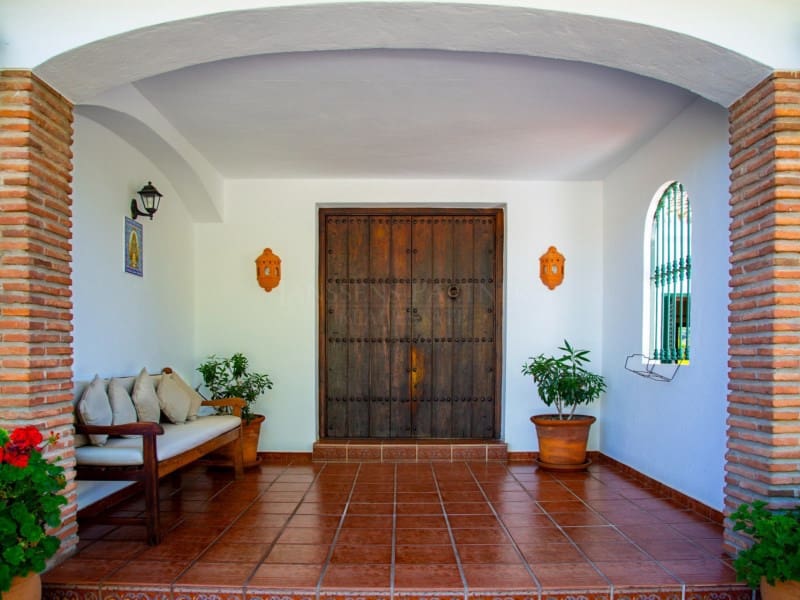 6 bedroom Villa for sale in Mijas Costa with pool - € 2,450,000 (Ref: 8867103)